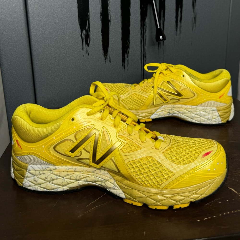 New Balance 860v6 Run Disney 2016 Minnie Mouse Yellow Shoes - Picture 3 of 13